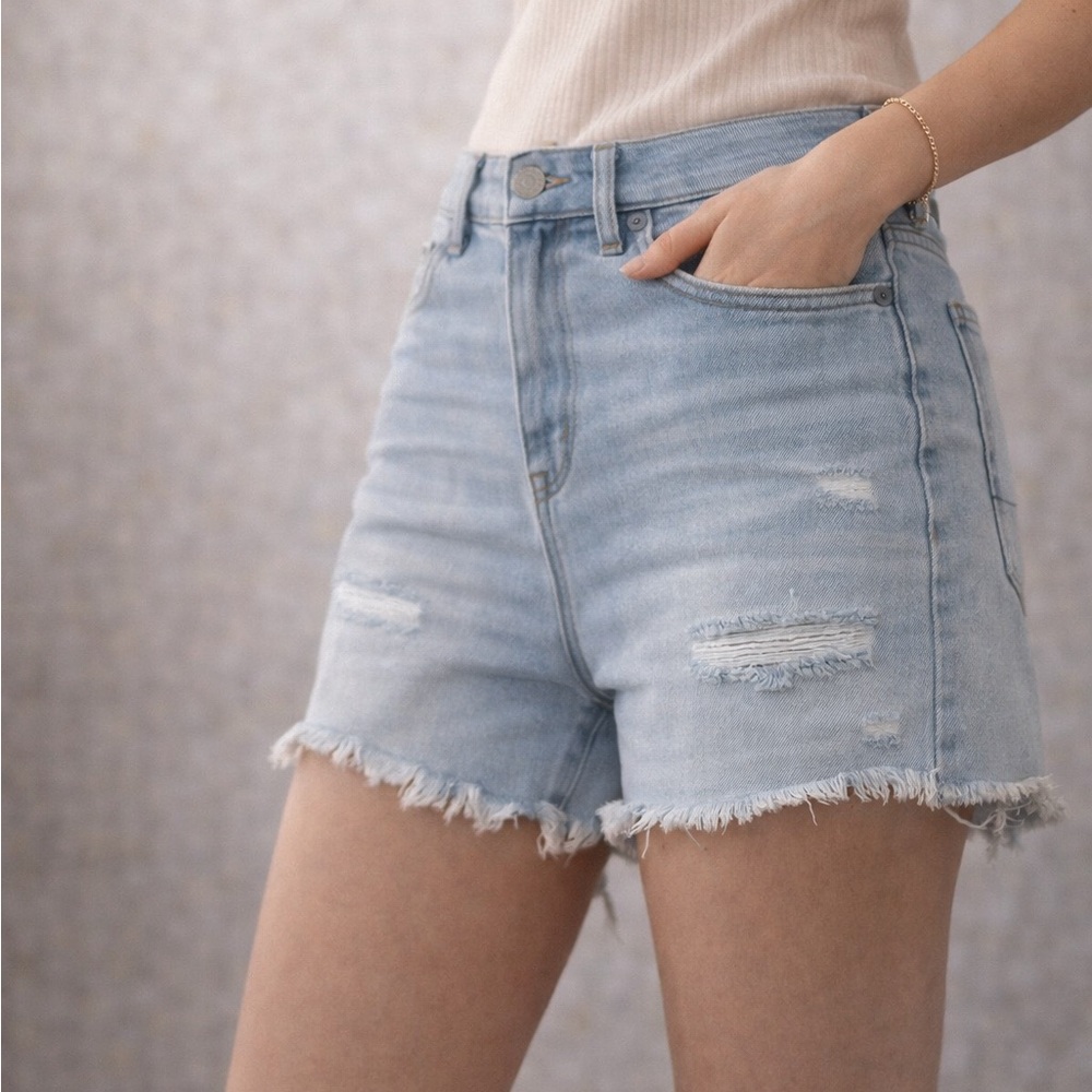 American Eagle curvy High-Rise shortie denim shorts light wash Size6 distressed